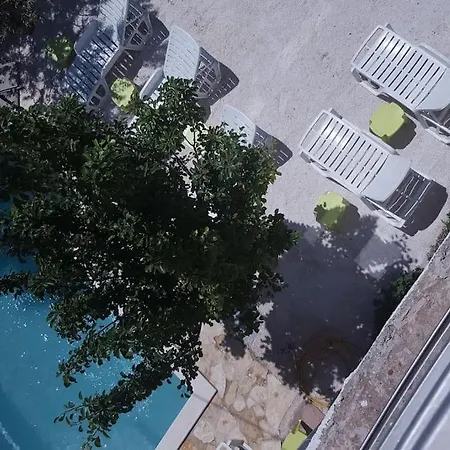 With Swiming Pool Appartement