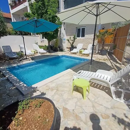 With Swiming Pool Апартаменты *