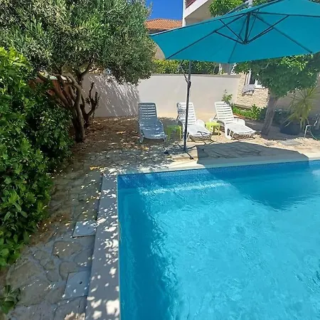 With Swiming Pool شقة