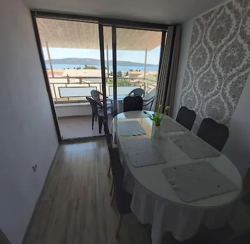 Апартаменты With Swiming Pool Каштела