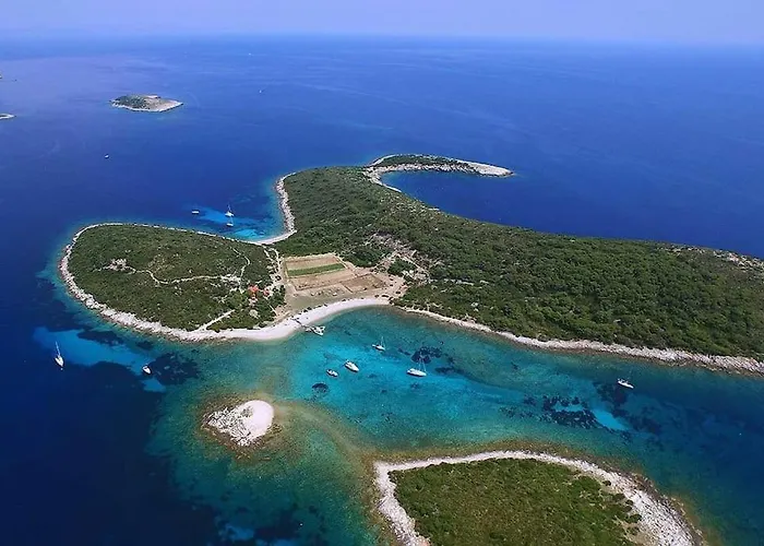 With Swiming Pool Каштела