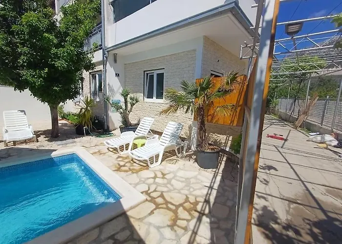 With Swiming Pool Каштела