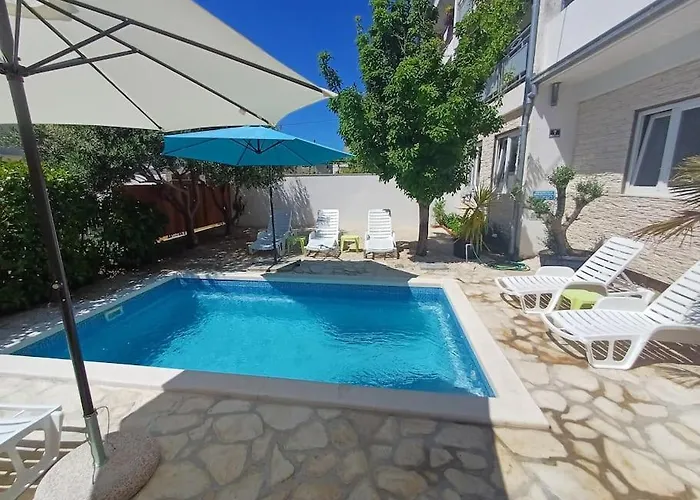 With Swiming Pool * Каштела